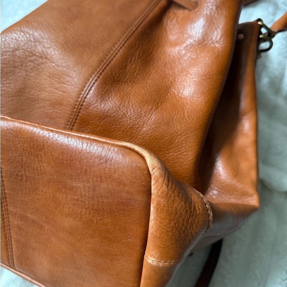 Elegant Brown Leather Shoulder Bag - Picture 5 of 6